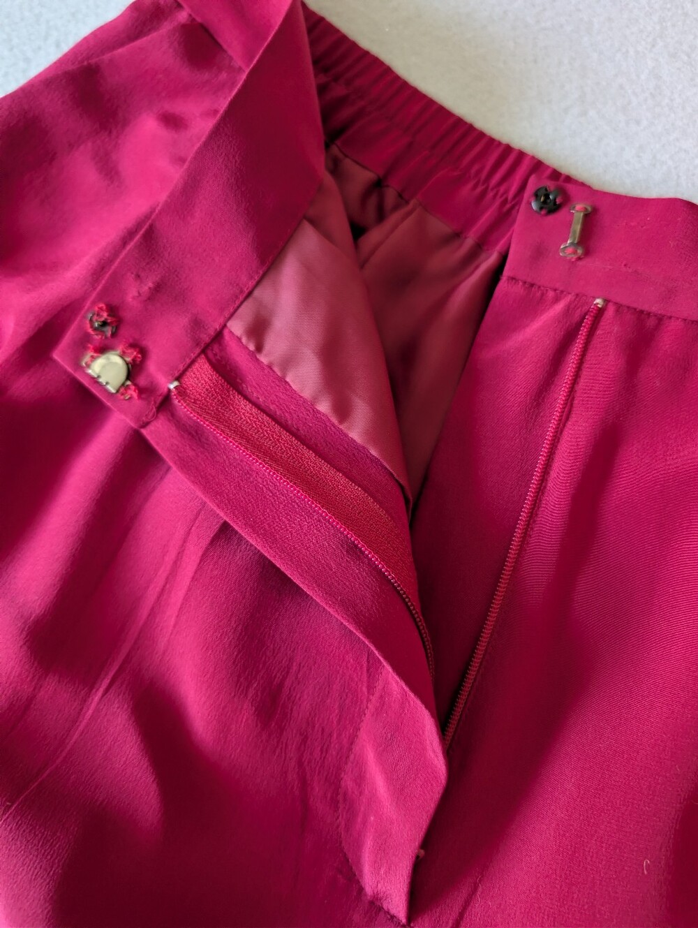 Vintage 100% Silk Pleated Trousers Burgundy Wine Purple 12P/28 Waist High Rise image 4